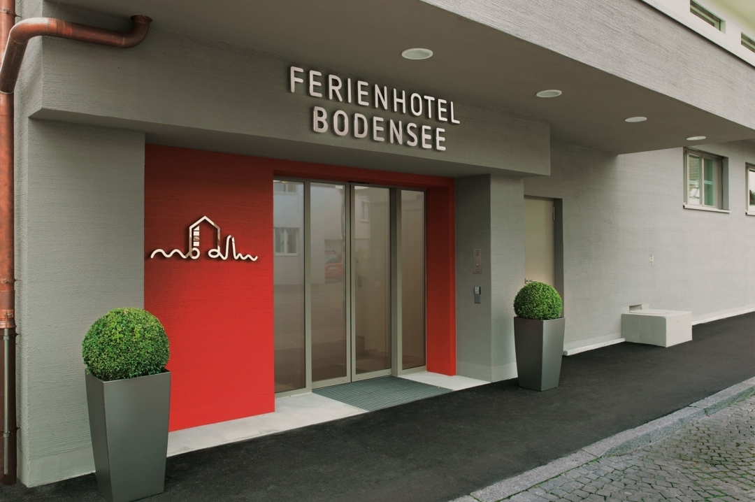 Bild 1 von 10: Hotel Eingang 